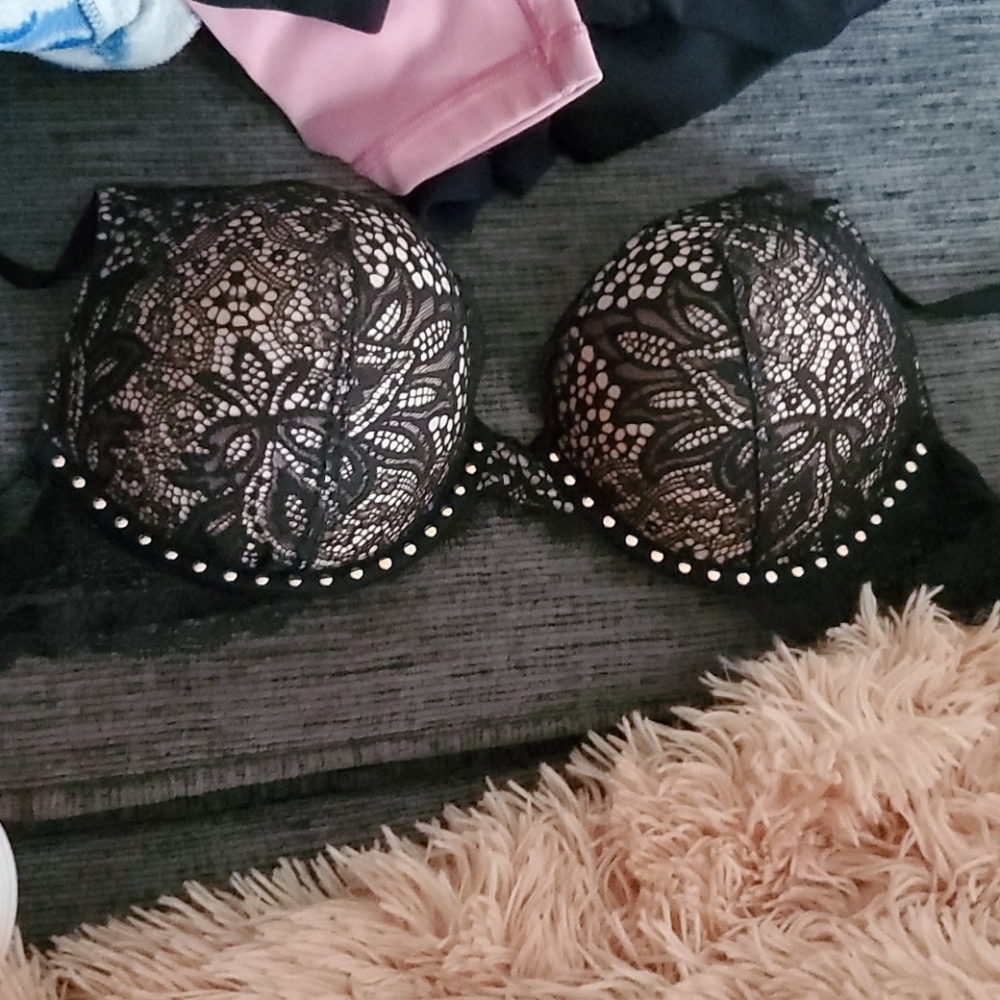 Victoria secret bombshell.